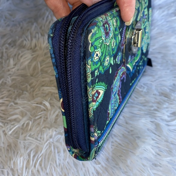 Retired Vera Bradley zip around wallet shades of blues , green gently preowned - Picture 7 of 9